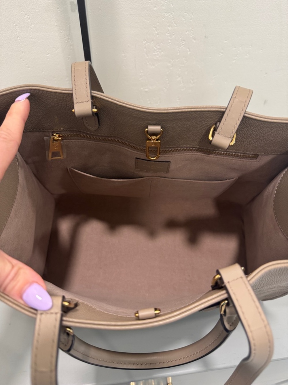 Louis Vuitton Empreinte MM Monogram OnTheGo Tote - Picture 8 of 10